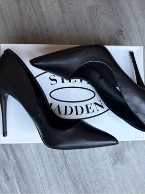 Steve Madden Daisie Black Leather Pumps 8.5 NIB Pointed Toe Classic Heels